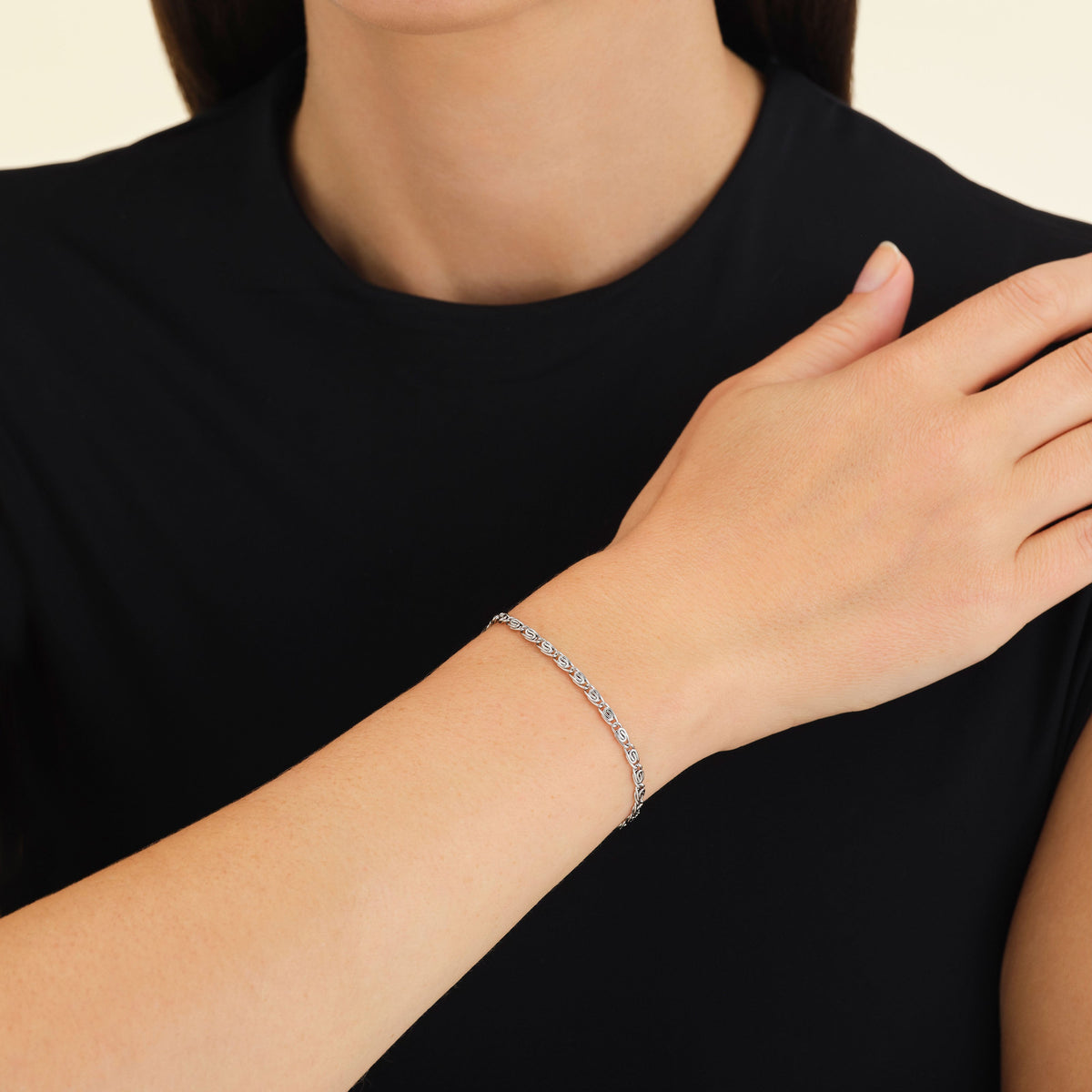 Swirl Bracelet leftcolumn