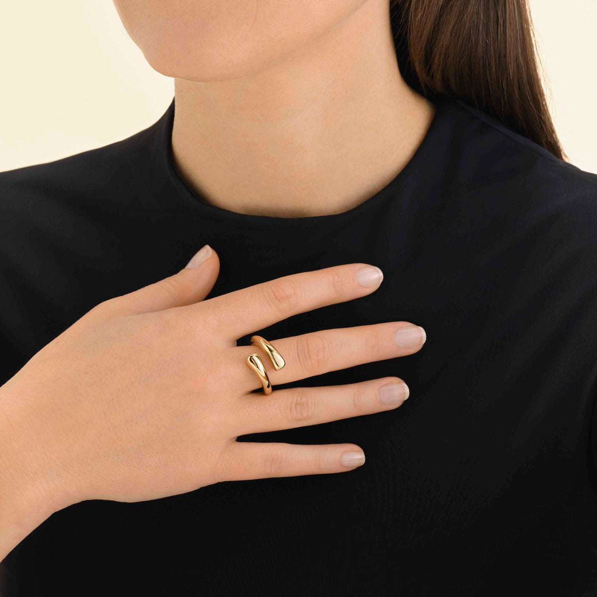 Hugged Ring leftcolumn