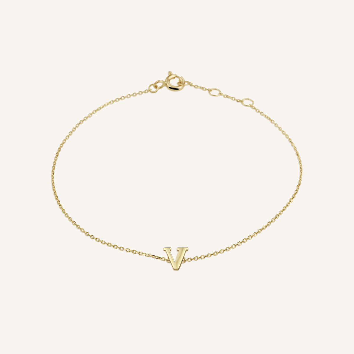 Initial Bracelet V leftcolumn