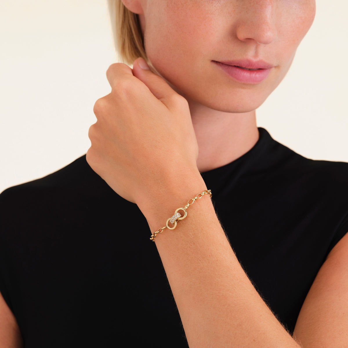 Bow Studs Bracelet leftcolumn