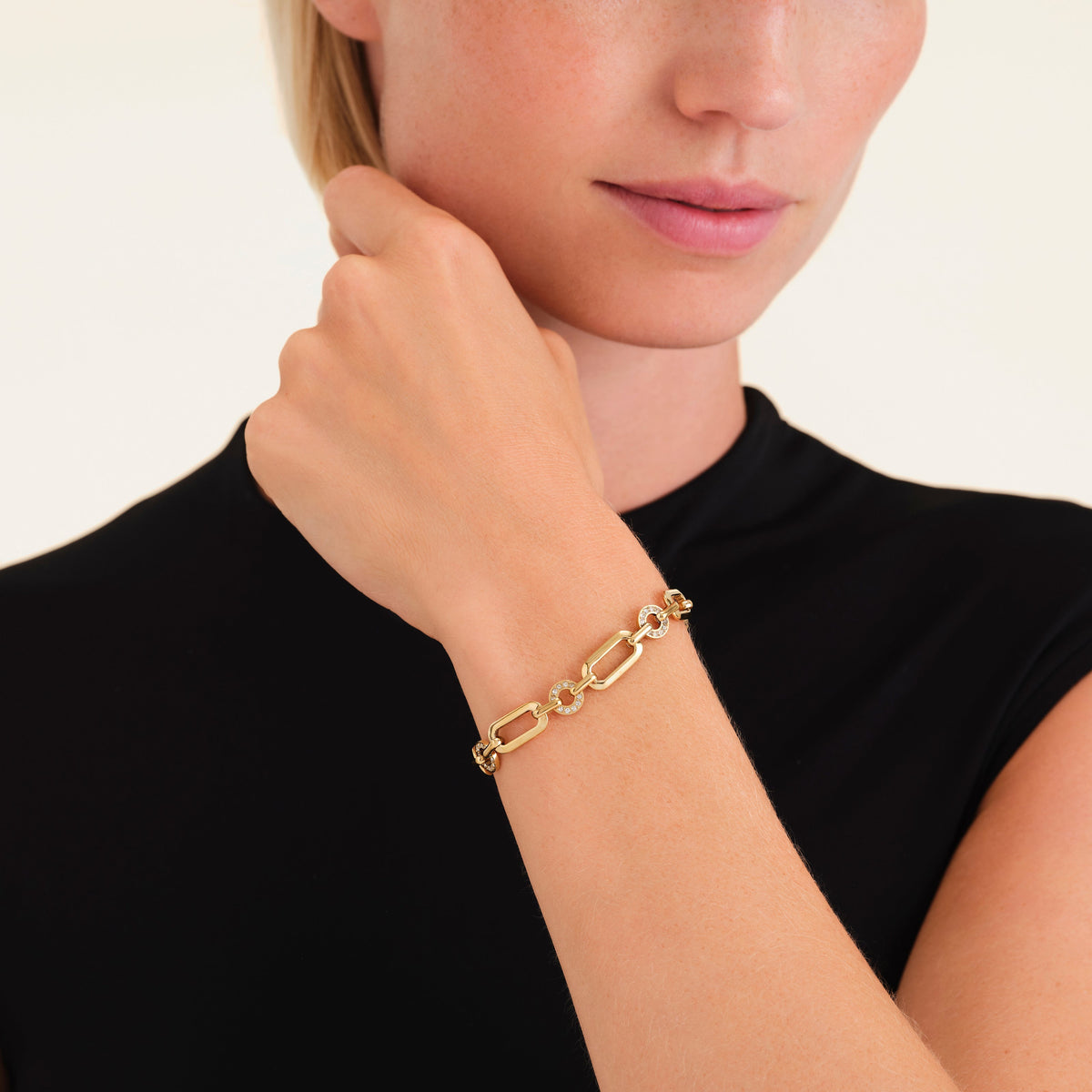 Studs Bracelet leftcolumn