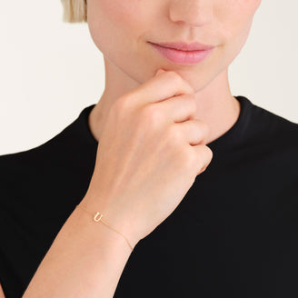 Initial Bracelet U leftcolumn