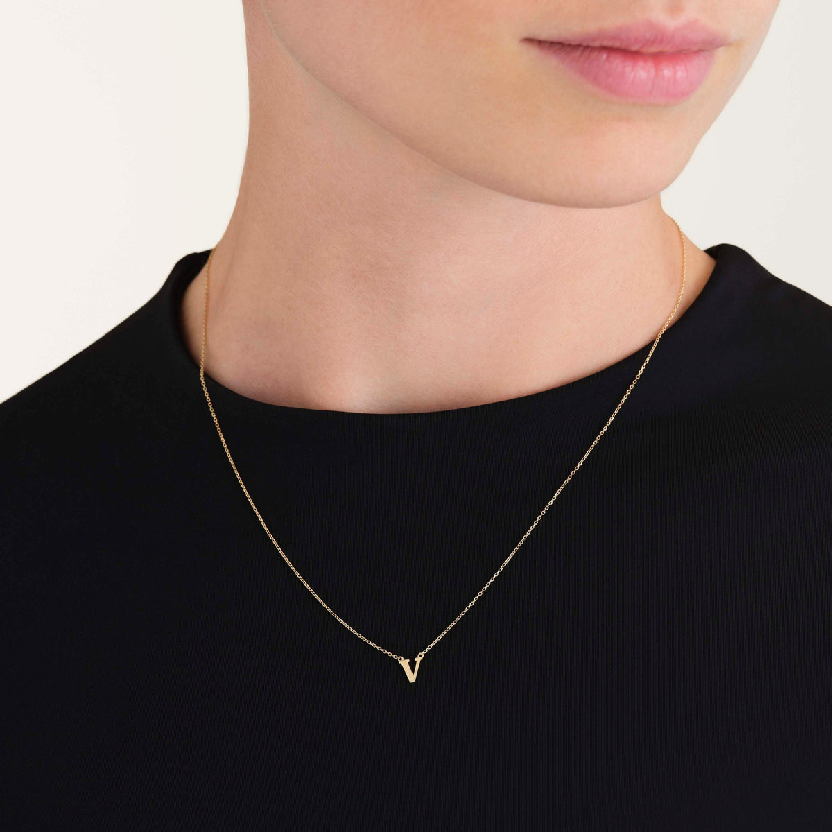 Initial Necklace V leftcolumn